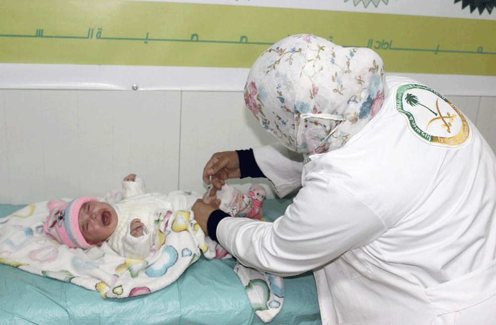 العيادة تعالج طفلا سوريا (واس)