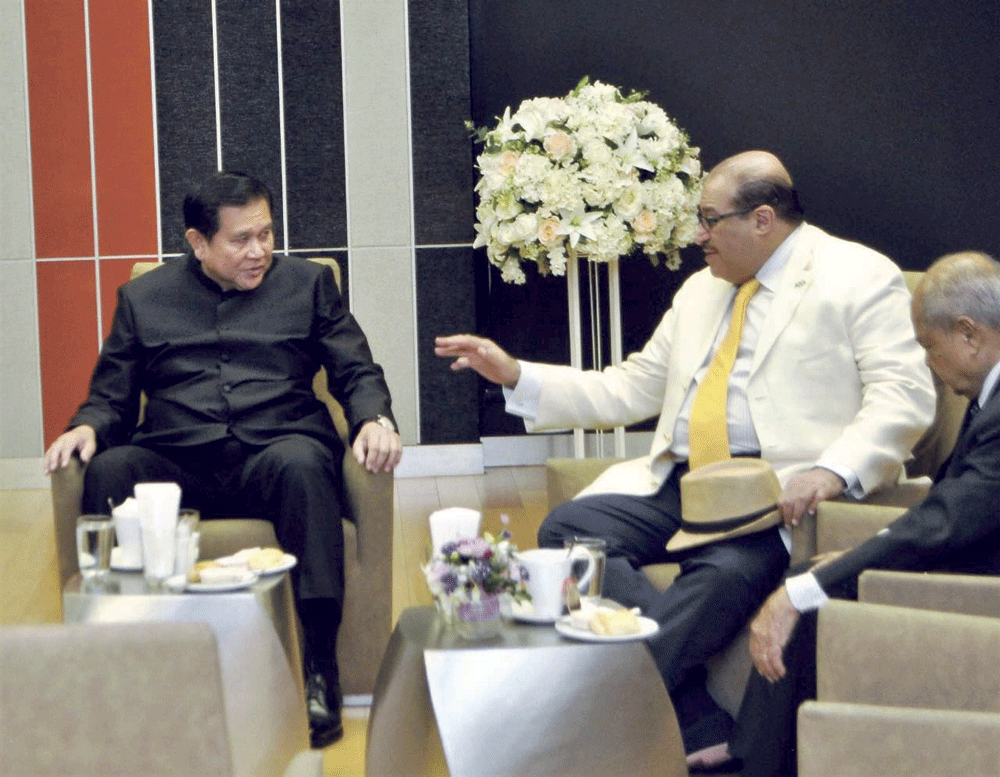نواف بن محمد مع نائب رئيس الوزراء التايلاندي (اليوم)