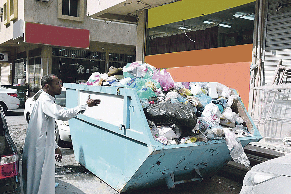 تراكم القمامة بالحاويات يزيد مخاطر التلوث وانبعاث الروائح الكريهة (اليوم)
