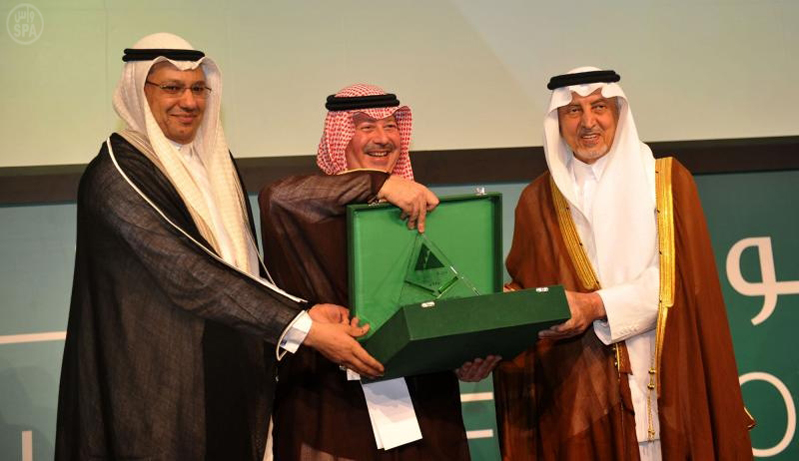 'الفيصل' يدفع طلاب وطالبات المملكة إلى عالم ريادة الأعمال بـ'حفل إنجاز' ويتسأل اين اللغة العربية
