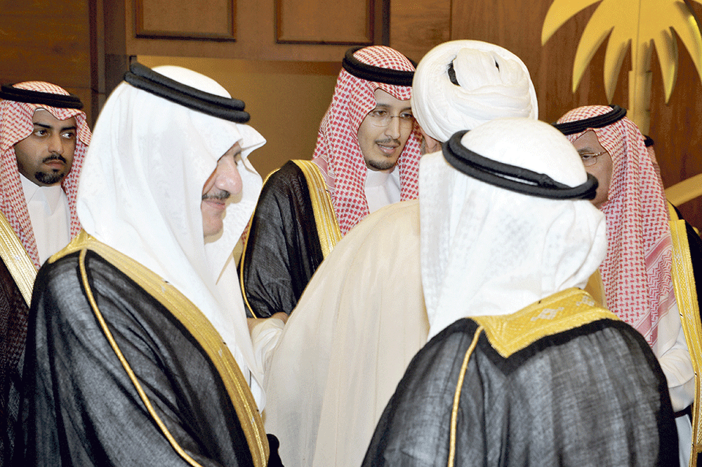 الأمير سعود بن نايف ونائبه يستقبلان المهنئين (تصوير: أمجد أفضل)
