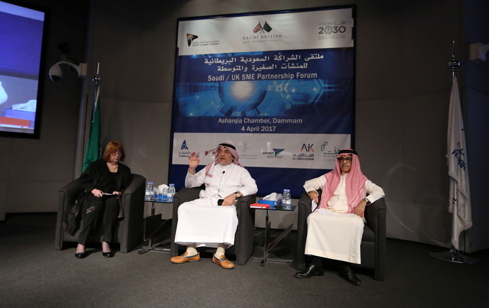 ملتقى الشراكة السعودية البريطانية الثاني أمس بغرفة الشرقية (تصوير: عمر الشمري)
