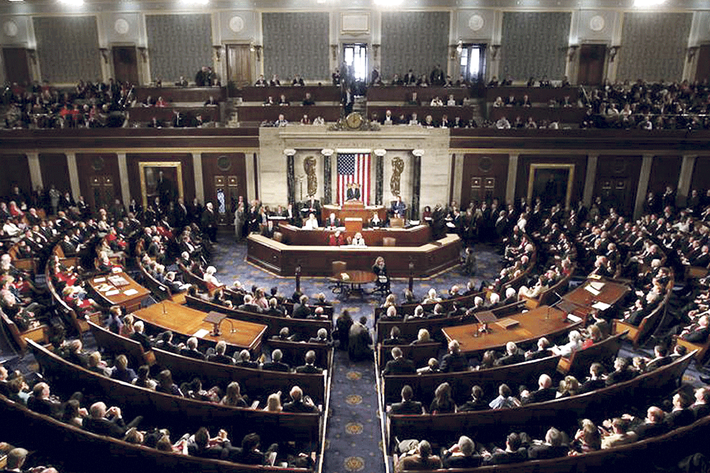 قانون مواجهة أنشطة إيران حظي بدعم أعضاء الكونجرس الأمريكي (رويترز)