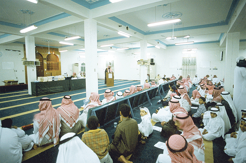 التعميم على جماعات المساجد بمتابعة عدم حجز الصفوف الأولى