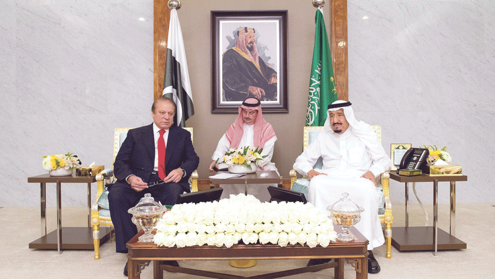 خادم الحرمين يعقد جلسة مباحثات مع رئيس وزراء باكستان (واس)
