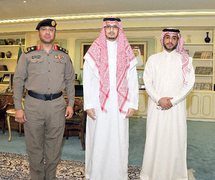 الأمير أحمد بن فهد بن سلمان كرم المواطن بديوان الإمارة (اليوم)
