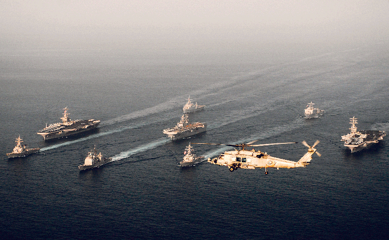 صورة بثتها البحرية الأمريكية لأسطولها في بحر العرب (أ ف ب)