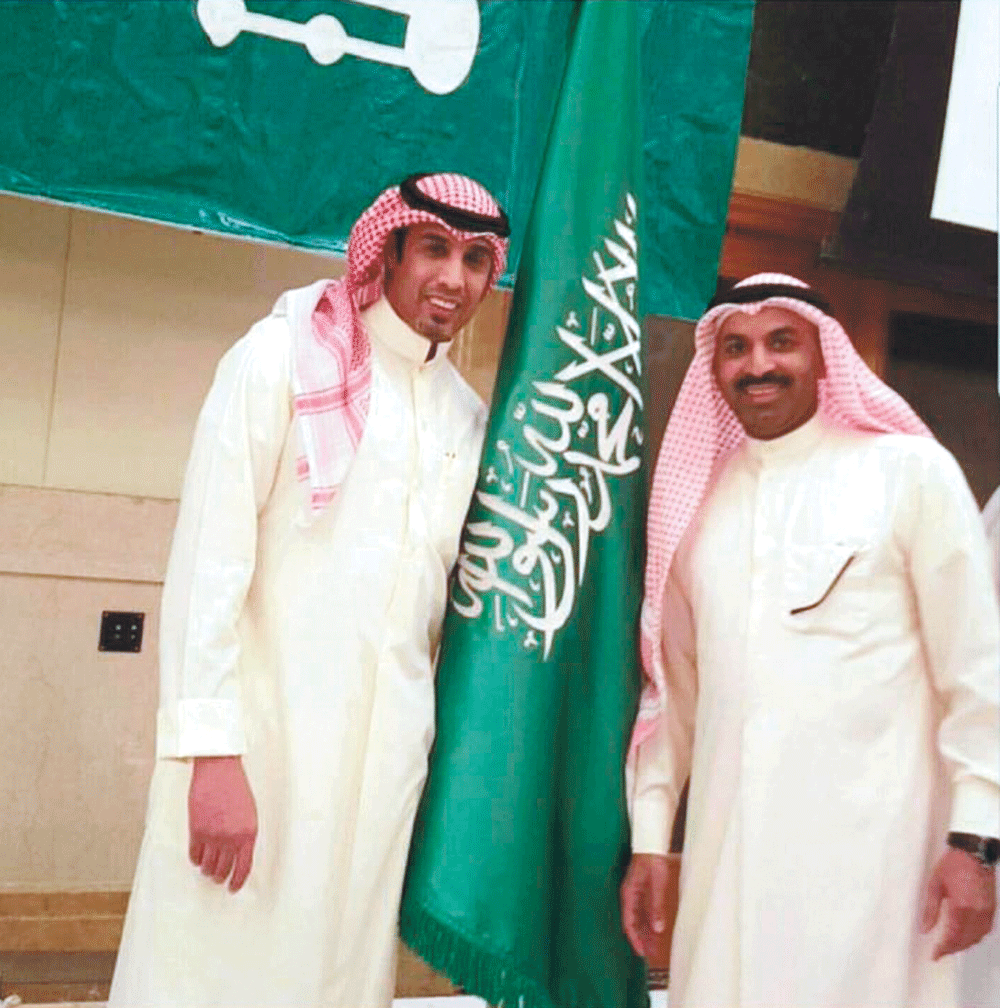 سعد كنعان مع طارق العلي في أحد احتفالات السفارة السعودية بالكويت (اليوم)
