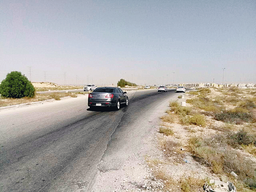 طريق التحلية يحتاج إلى صيانة عاجلة لحماية الأرواح (تصوير: حمود الشمري)