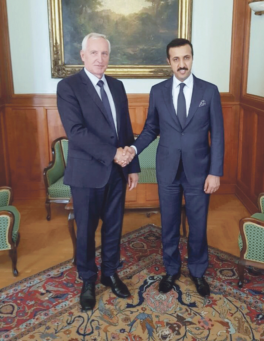 وكيل وزارة الخارجية البحرينية خلال زيارة عمل إلى بودابست (بنا)
