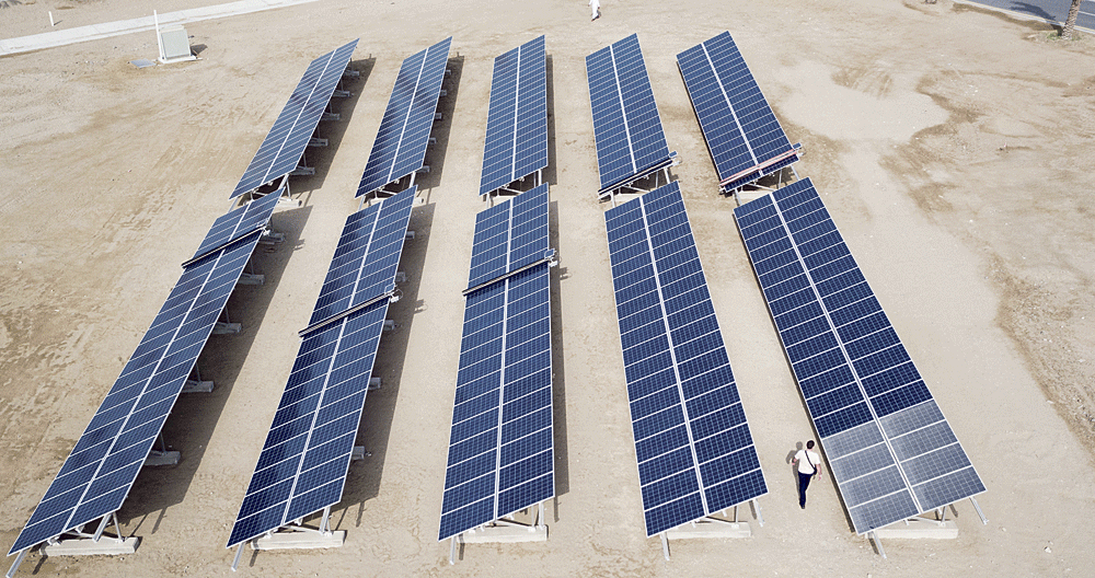 لوحات طاقة شمسية تعمل بتقنية التنظيف الجاف (اليوم)