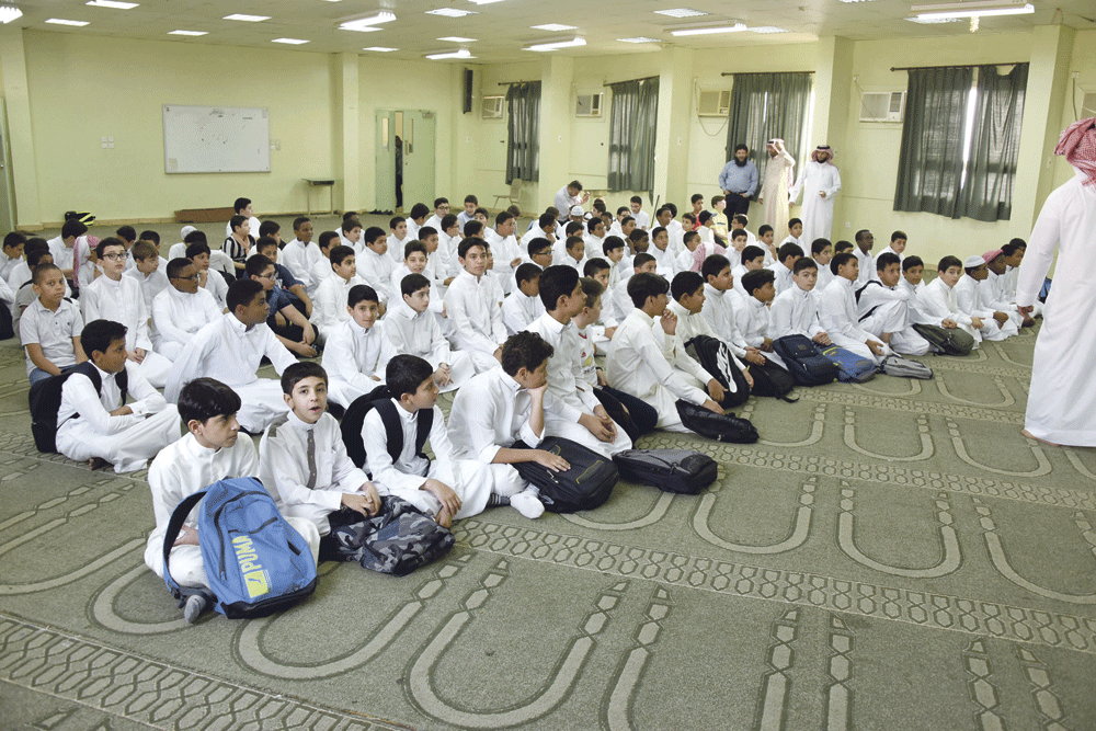 طلاب في أول يوم دراسي (تصوير: مرتضى أبو خمسين)

