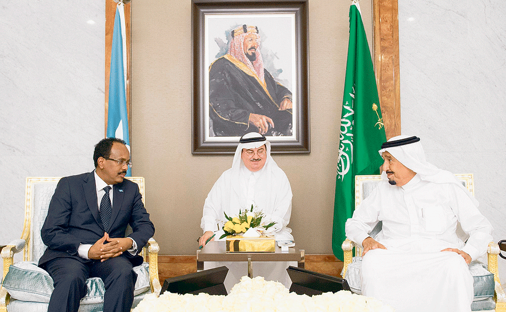خادم الحرمين خلال المباحثات مع الرئيس الصومالي (واس)
