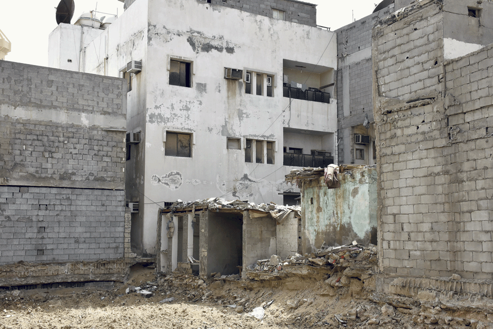 منازل آيلة للسقوط بالخبر ( تصوير : هاني الغامدي )