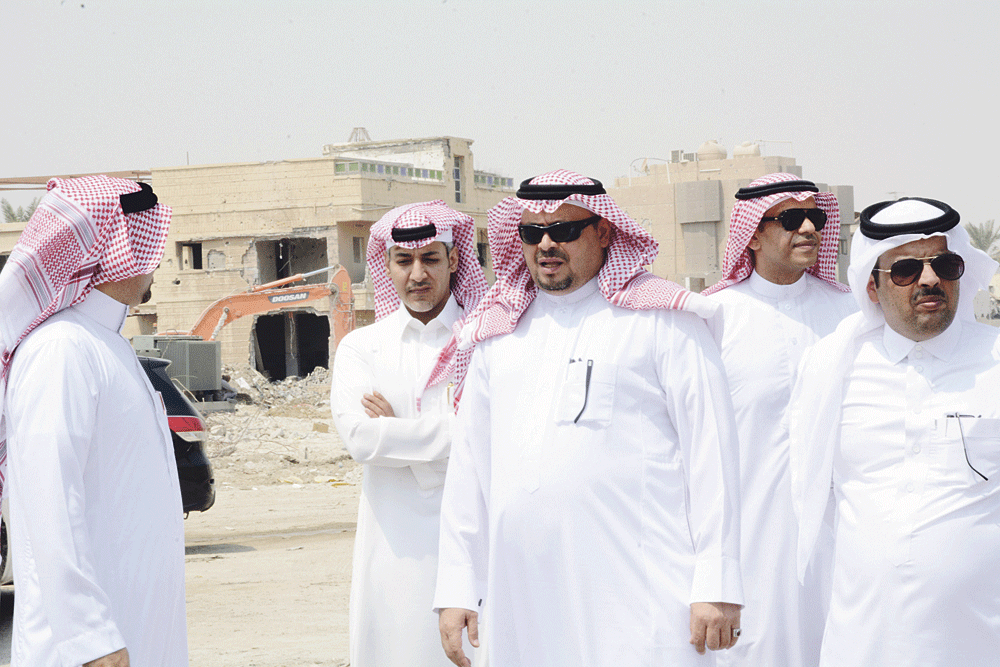 رئيس البلدية يتابع ميدانيا مشاريع حي المسورة (اليوم)