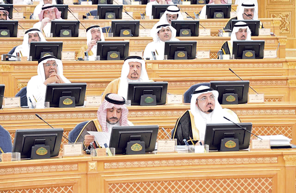 أعضاء مجلس الشورى خلال جلستهم أمس (اليوم)
