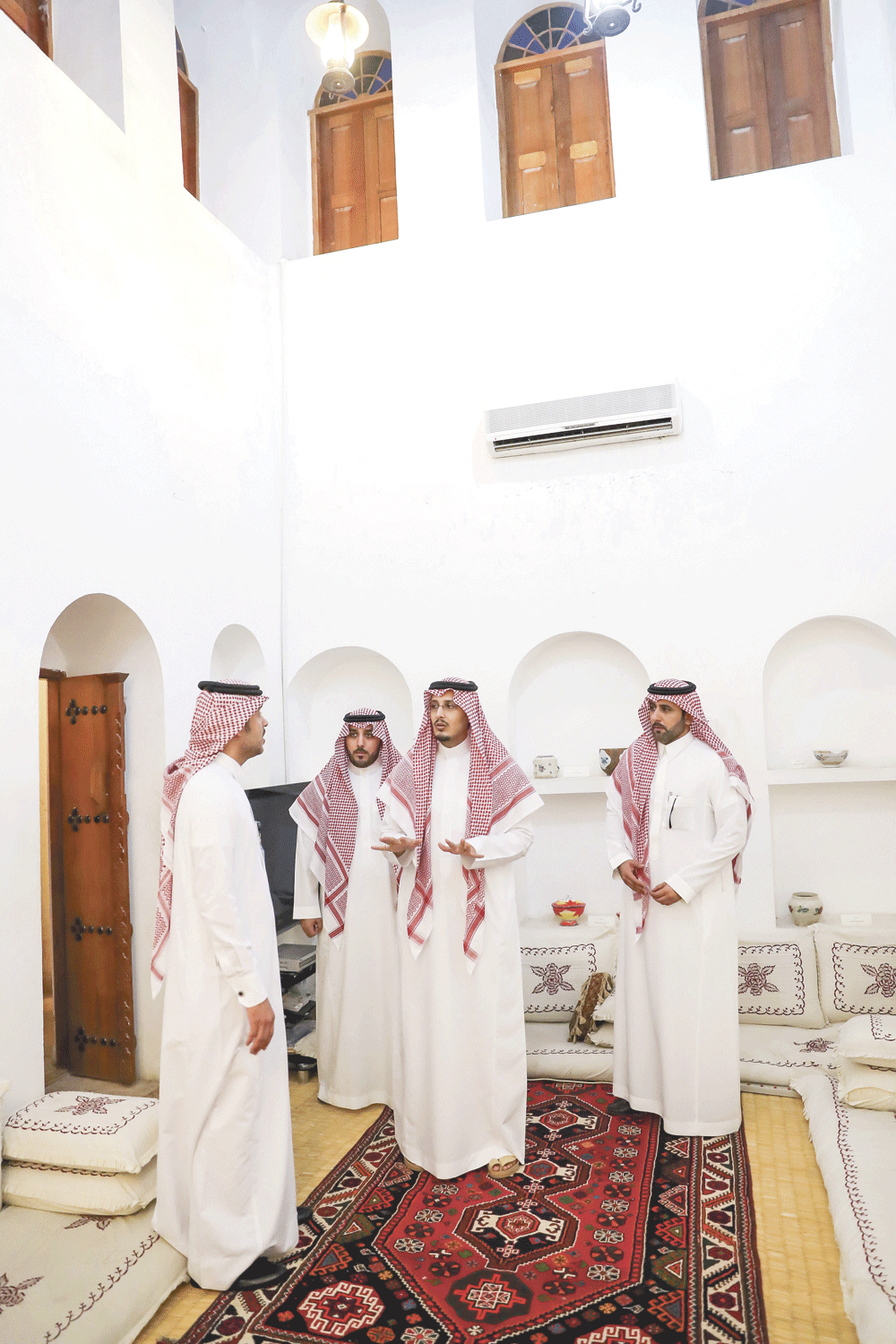 الأمير أحمد بن فهد يوجّه بضرورة الاهتمام بالمعالم الأثرية (اليوم)