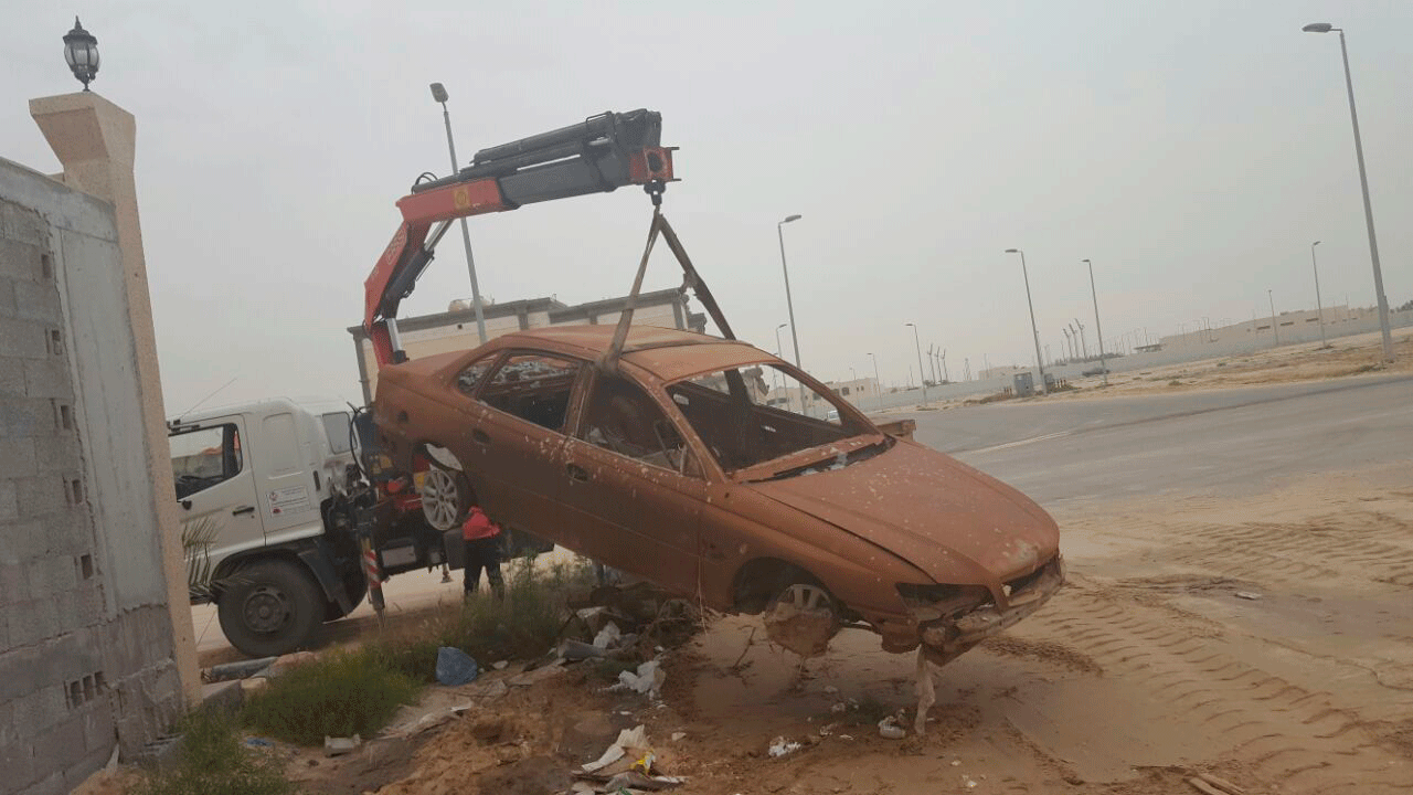 حصر وإزالة 40 سيارة مهملة بشوارع القطيف في 10 أيام