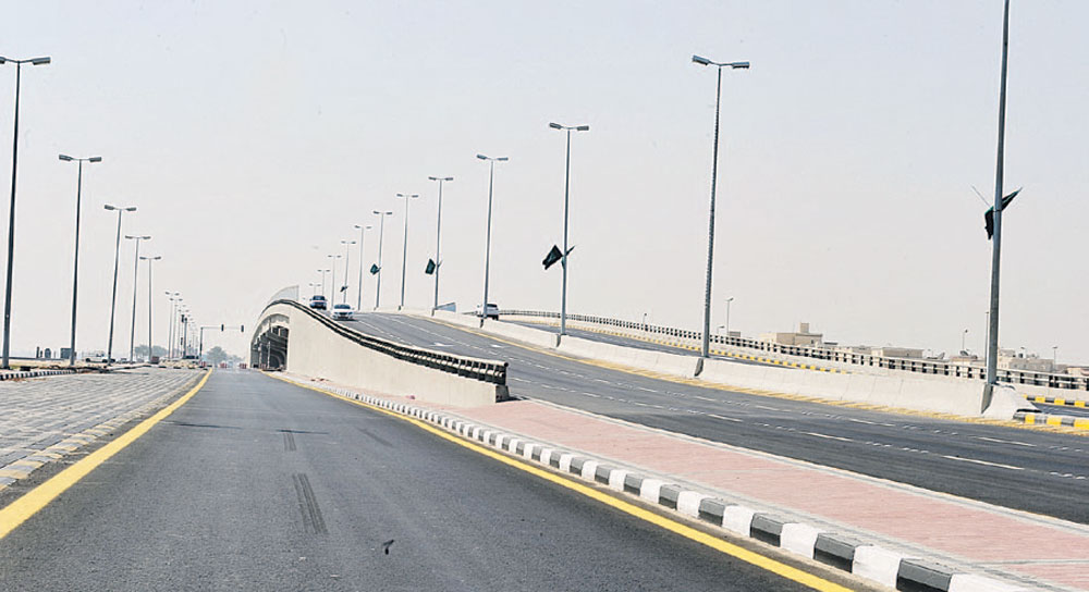 الجسر البري يساهم في تخفيف الزحام المروري
