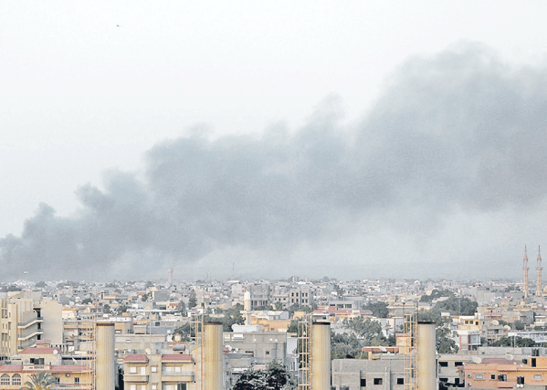  أعمدة الدخان الأسود تتصاعد عقب اشتباكات في بنغازي	