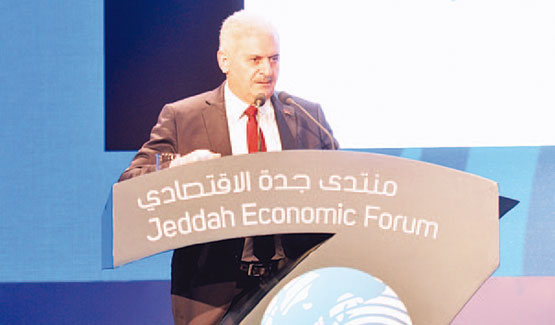 وزير النقل التركي خلال حديثه في المنتدى
