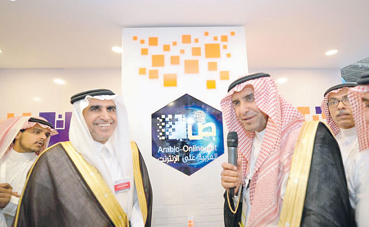  وزير التعليم ومدير الجامعة الإلكترونية لحظة إطلاق البرنامج