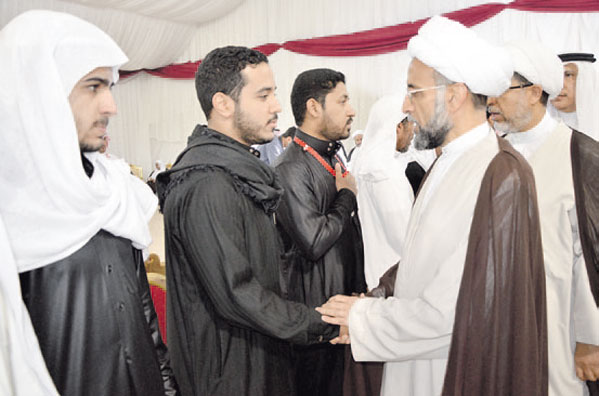  الصفار يقدم واجب العزاء للأهالي
