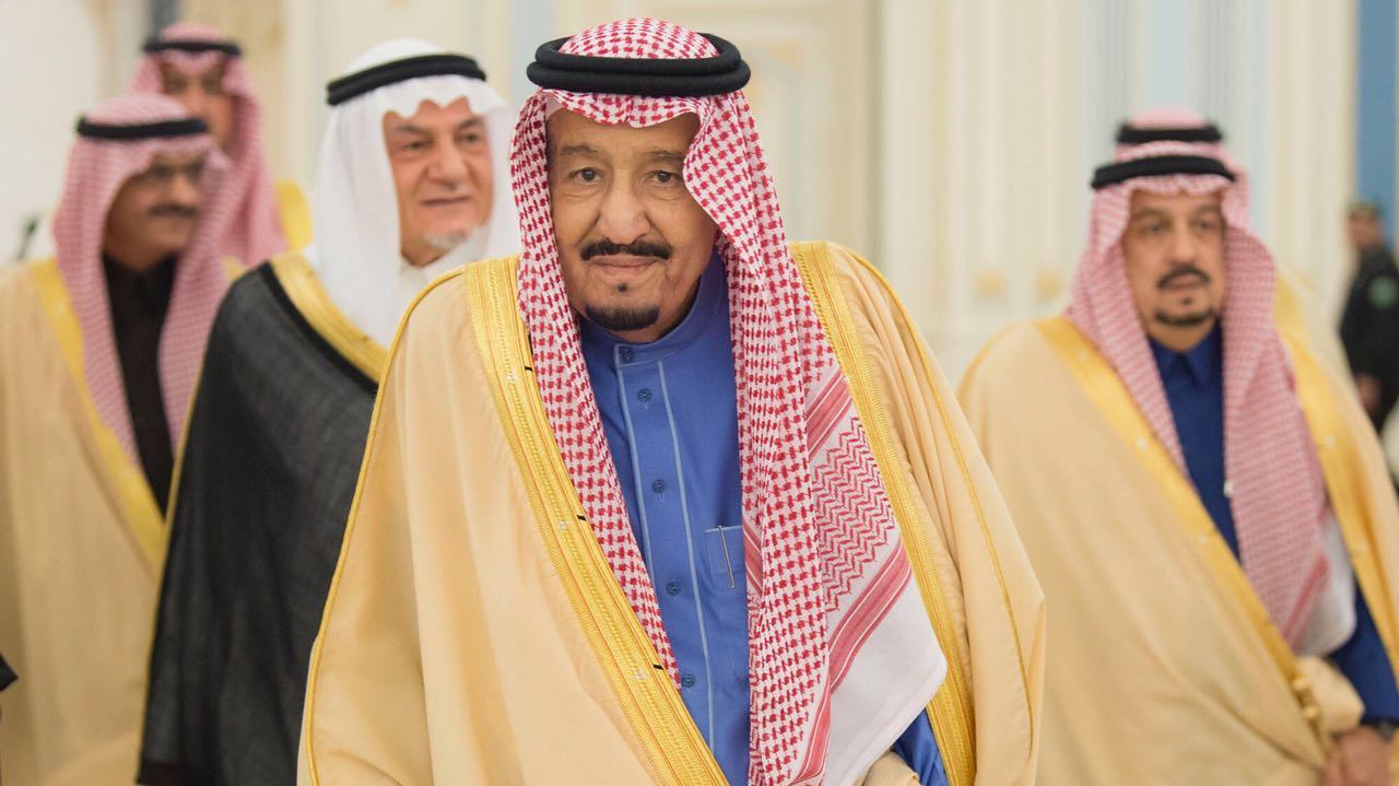 خادم الحرمين الشريفين يستقبل ضيوف «الجنادرية 32» من الأدباء والمفكرين
