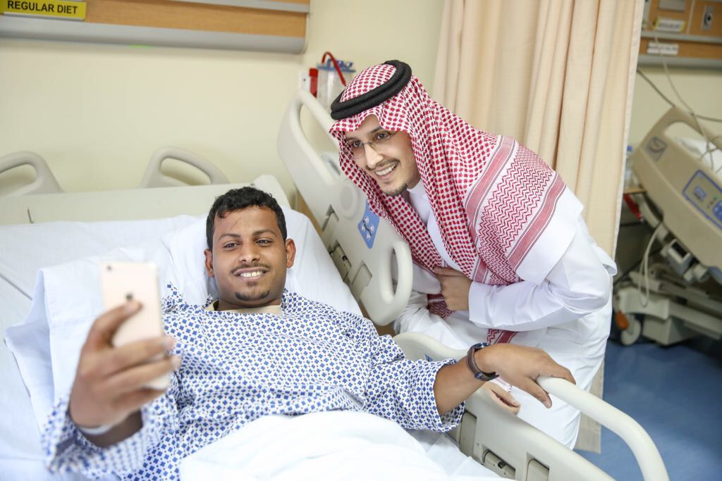 نائب أمير الشرقية خلال زيارته لمصابي العوامية : رجال الأمن يقفون سدا منيعا لكل العابثين