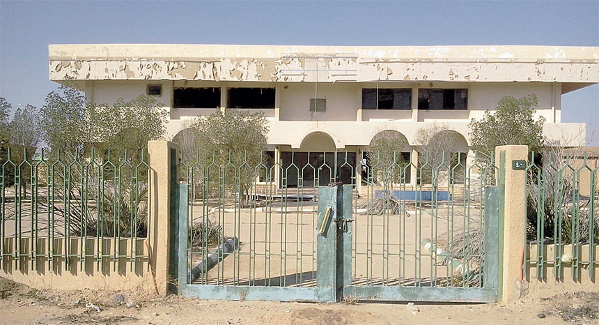 المباني المهجورة أصبحت آيلة للسقوط
