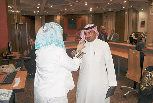  المحرره الحوار مع الشاعر