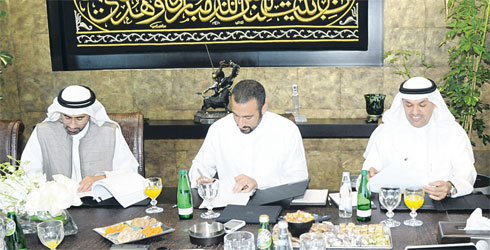 جانب من توقيع الاتفاقية (اليوم)