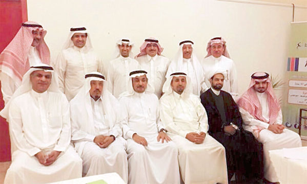 صورة جماعية لزائري مركز إبداع الثقافي بالقطيف