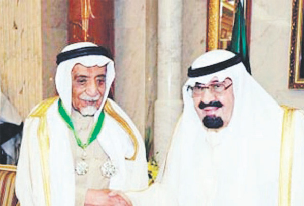 خادم الحرمين الشريفين يقلد خفاجي وسام الملك عبد العزيز «صورة ارشيفية»