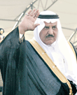 الأمير نايف يحيي رجال أمن الحج خلال تقديمهم للعروض الميدانية أمس 