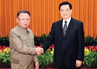 الرئيس الصيني - يمين - يرحّب بنظيره الكوري الشمالي في بكين 
